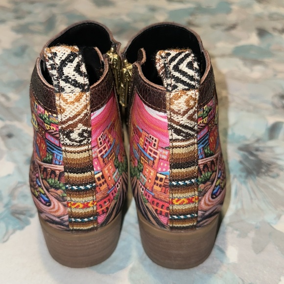 Inkkas Women’s Brown Leather & Rare Scenic View Booties Size 7 BNNB - Picture 3 of 16